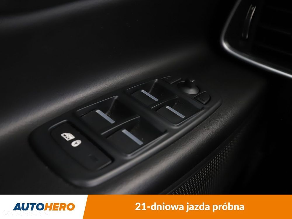 Jaguar XE 2.0 D Prestige - 34