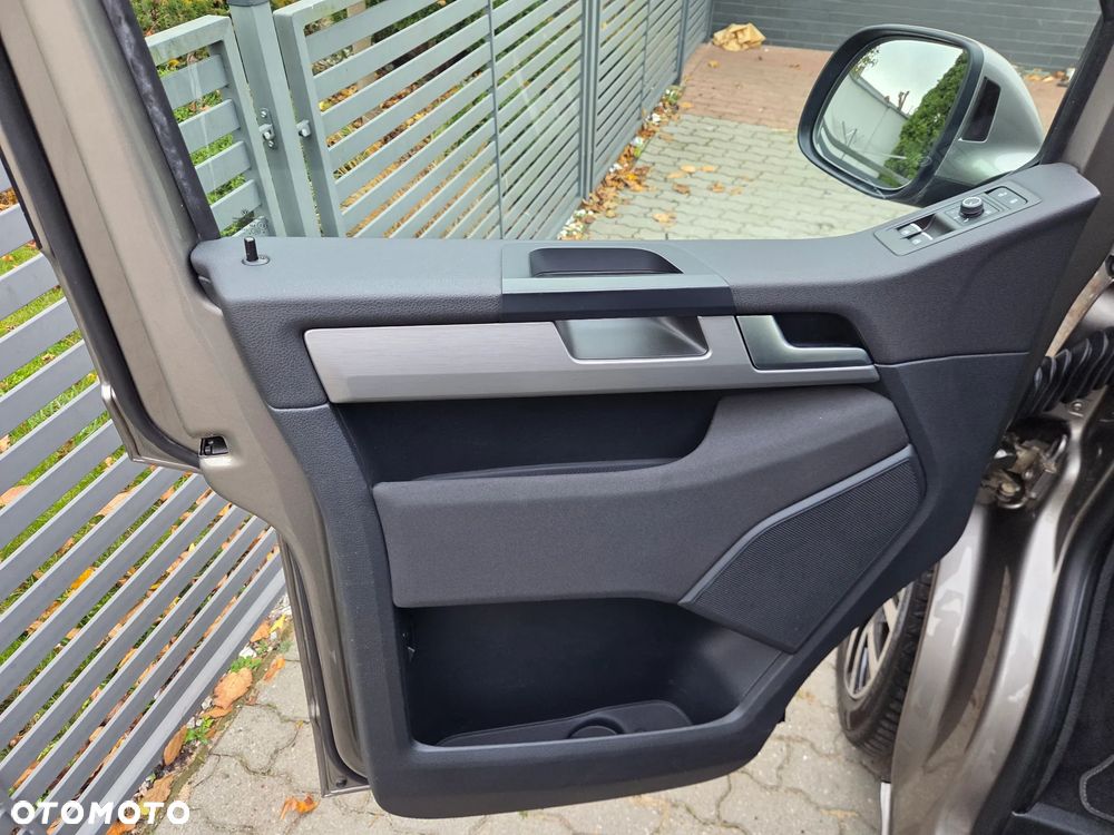 Volkswagen Multivan - 25