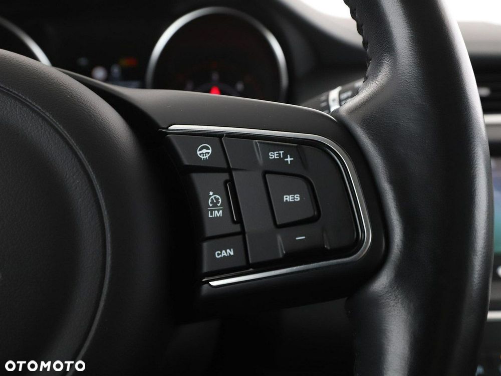 Jaguar F-Pace 2.0 i4D AWD Pure - 31