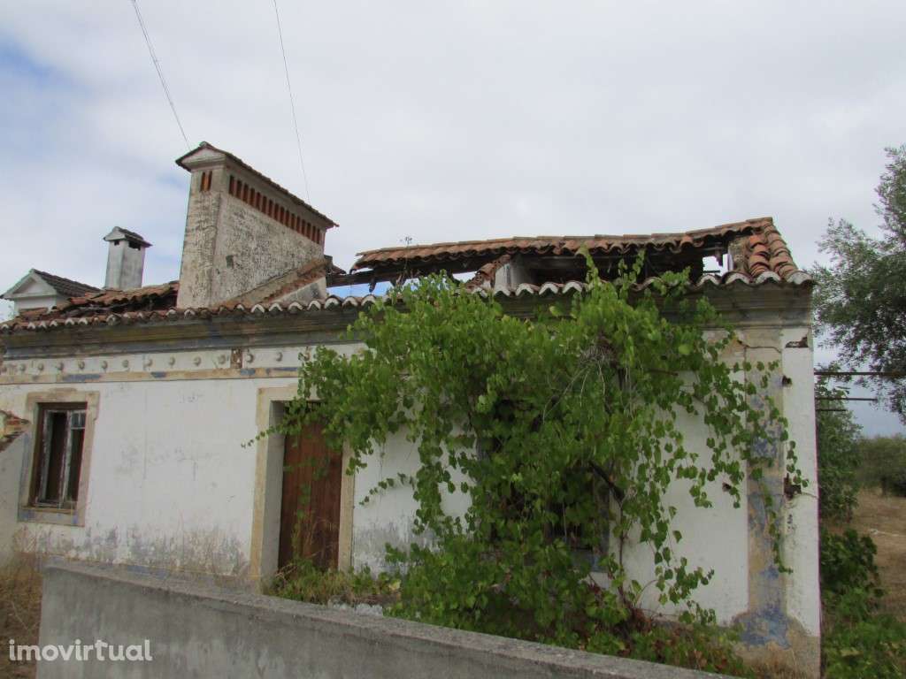 Moradia para recuperar com terreno - Grande imagem: 5/8