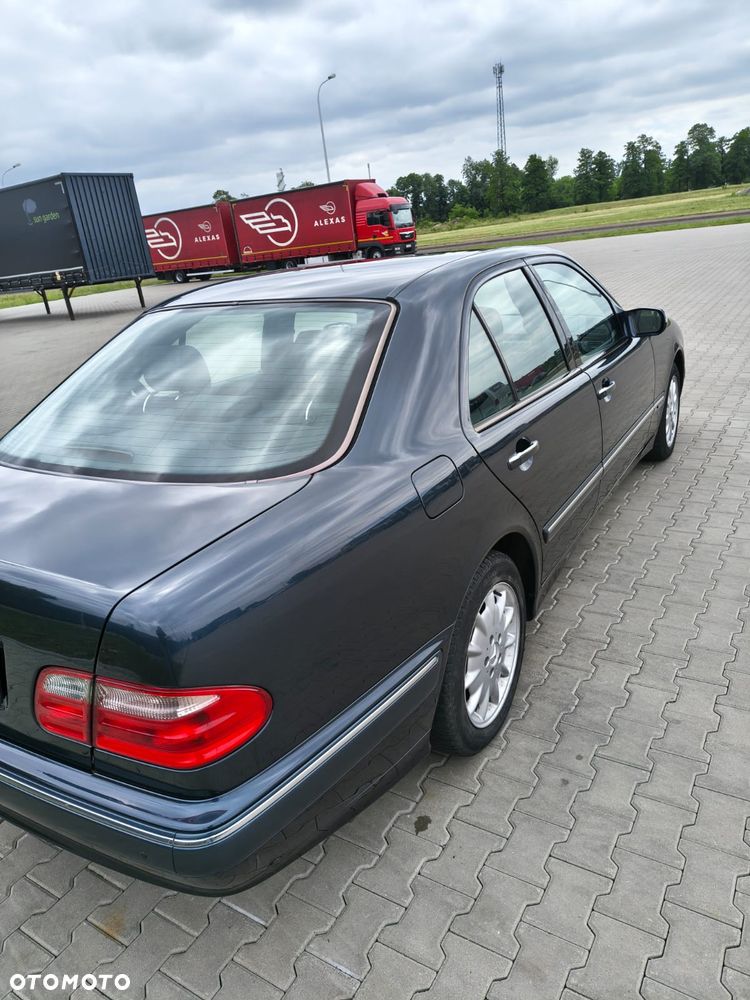 Mercedes-Benz Klasa E - 4