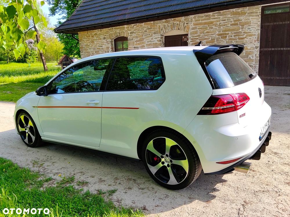 Volkswagen Golf - 5