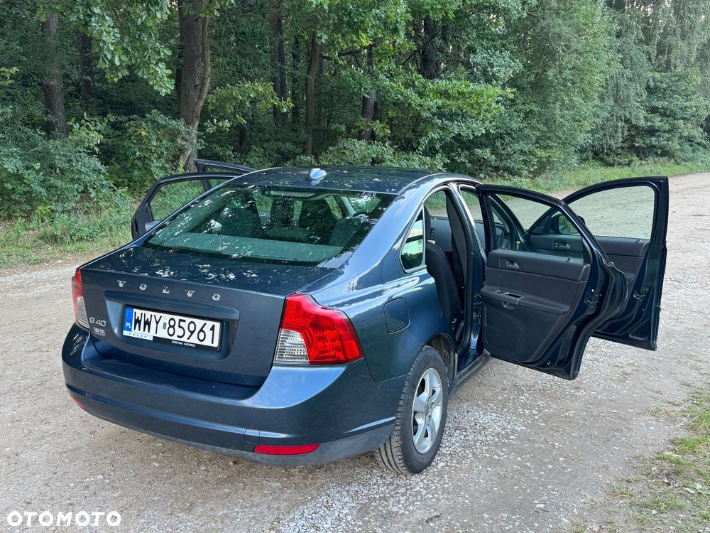 Volvo S40 1.6 - 12