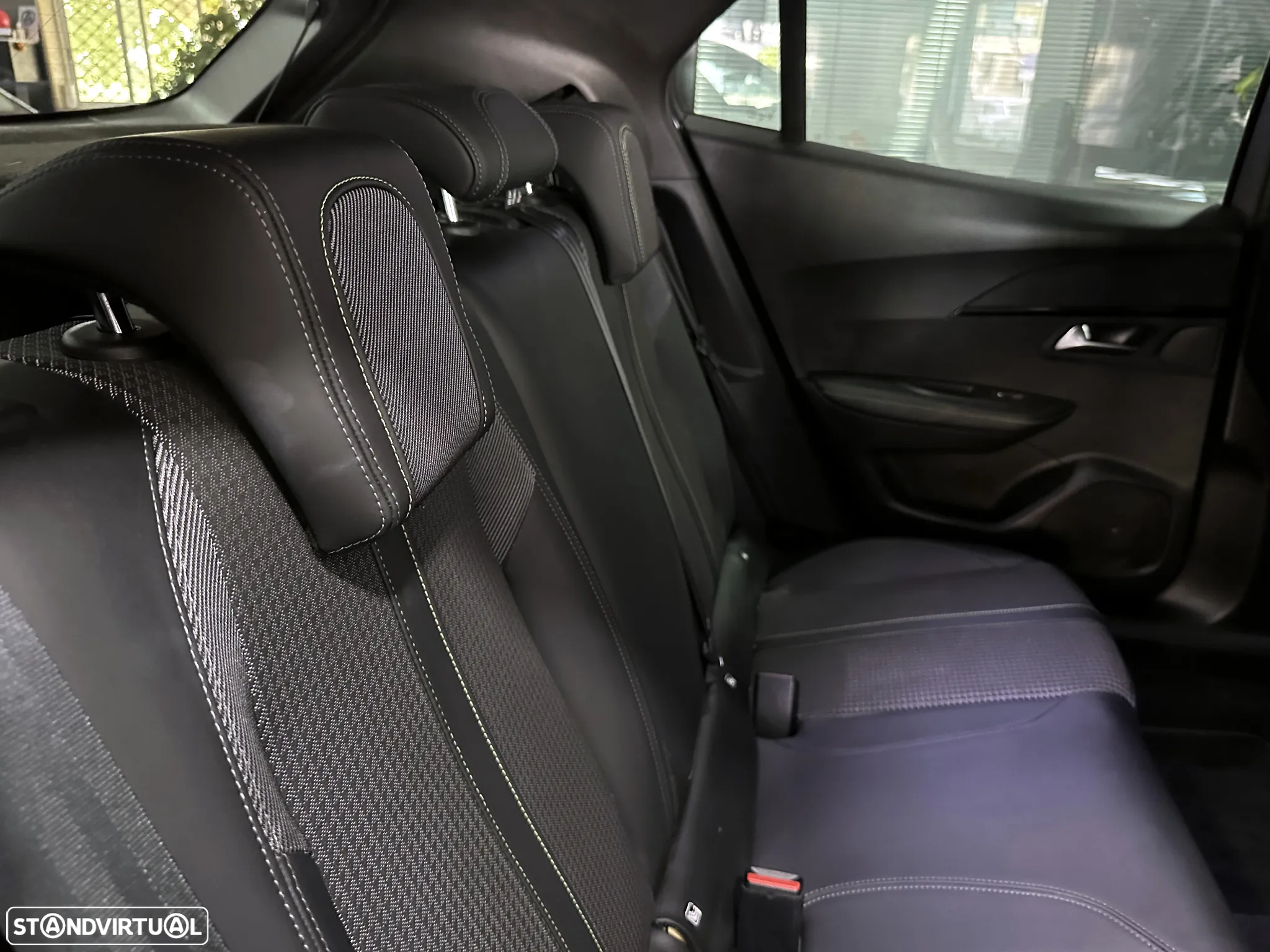 Peugeot e-2008 50 kWh GT Pack - 26