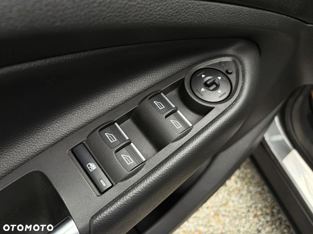 Ford Kuga 2.0 TDCi 2x4 Titanium - 33