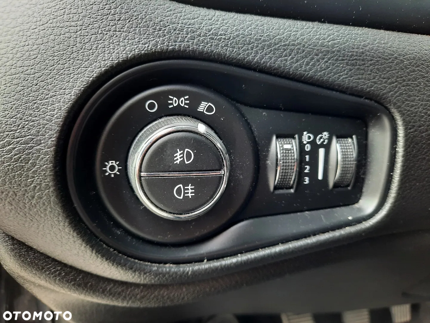 Jeep Renegade 1.4 MultiAir Limited FWD S&S - 25