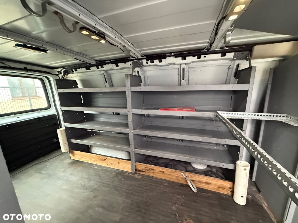 Chevrolet Express - 10