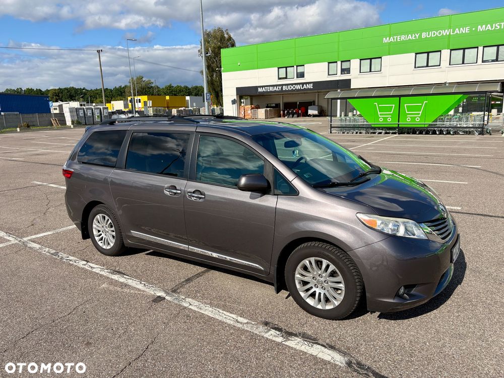 Toyota Sienna 3.5 V6 - 7