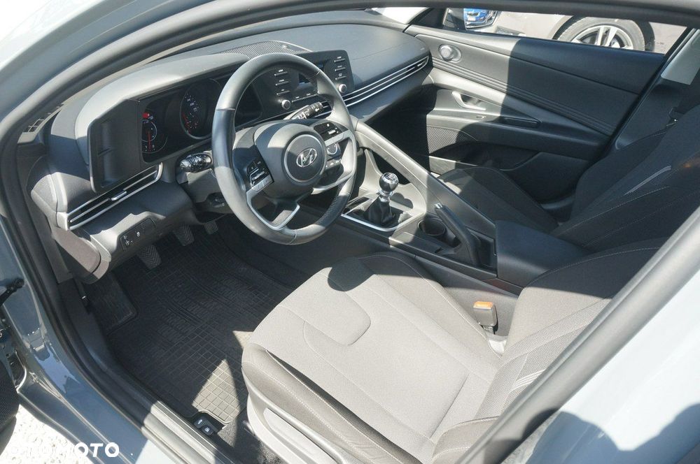Hyundai Elantra 1.6 Modern - 18