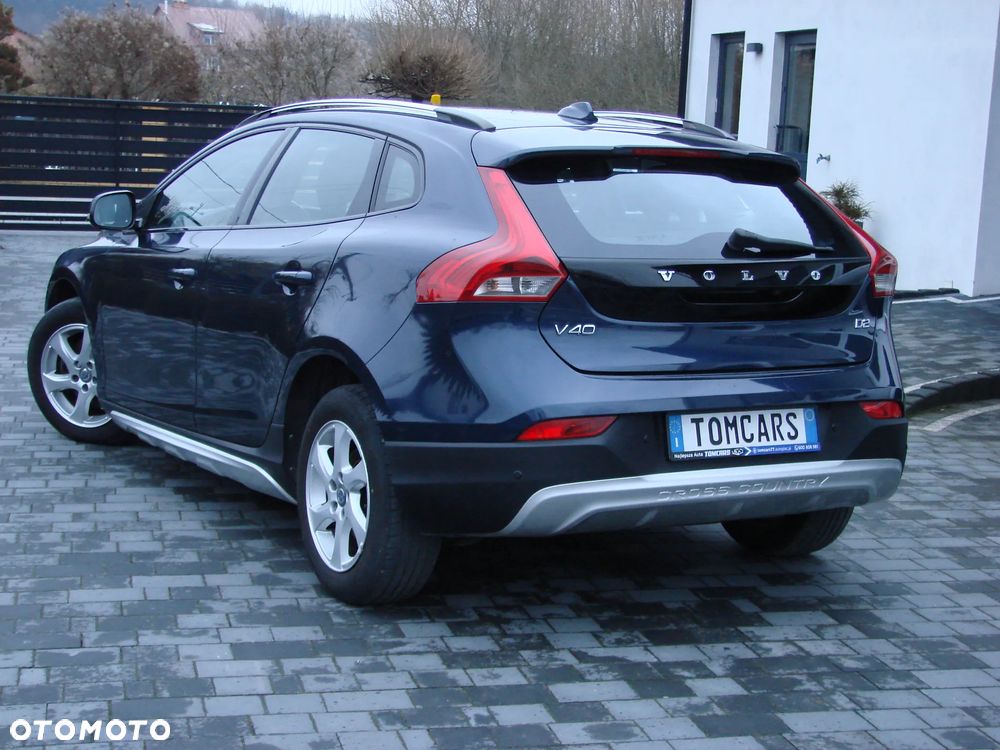 Volvo V40 Cross Country - 10