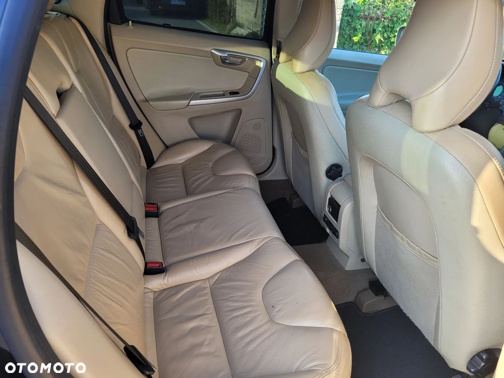 Volvo XC 60 2.4D AWD Momentum - 9