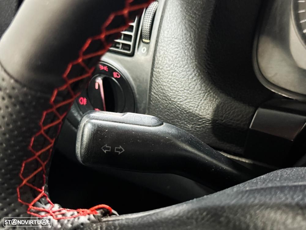 VW Golf 1.9 TDi 25 Anos - 34