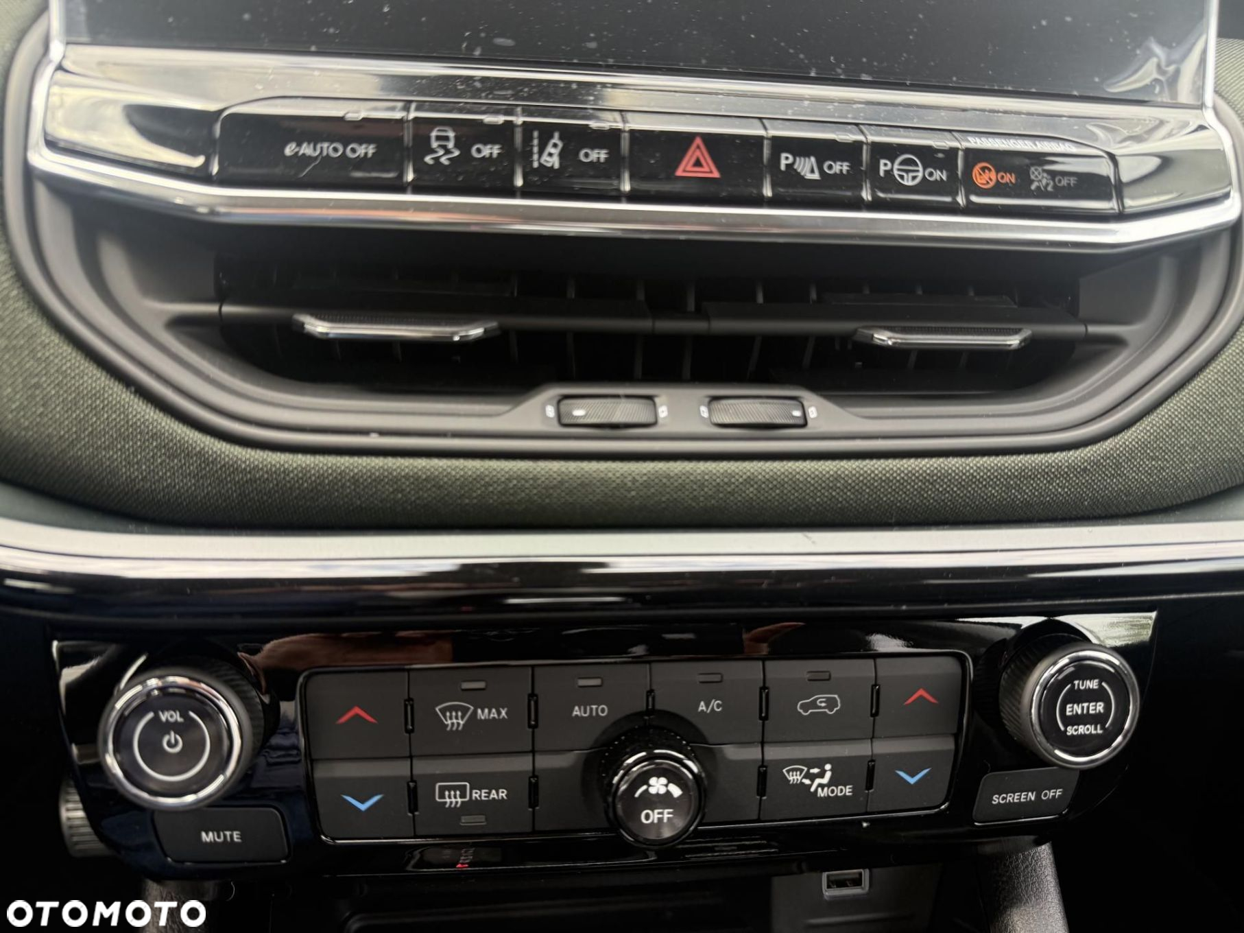 Jeep Compass - 26