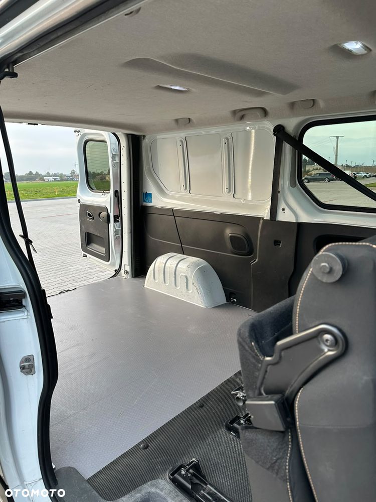 Opel Vivaro - 17