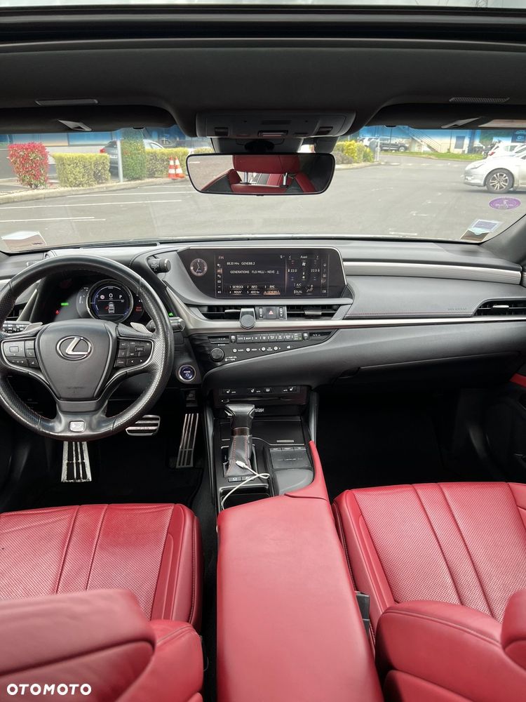 Lexus ES 300h F Sport - 11