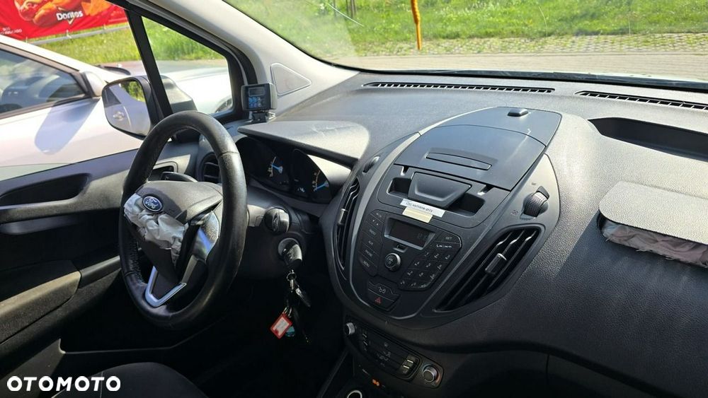 Ford Transit Courier - 17