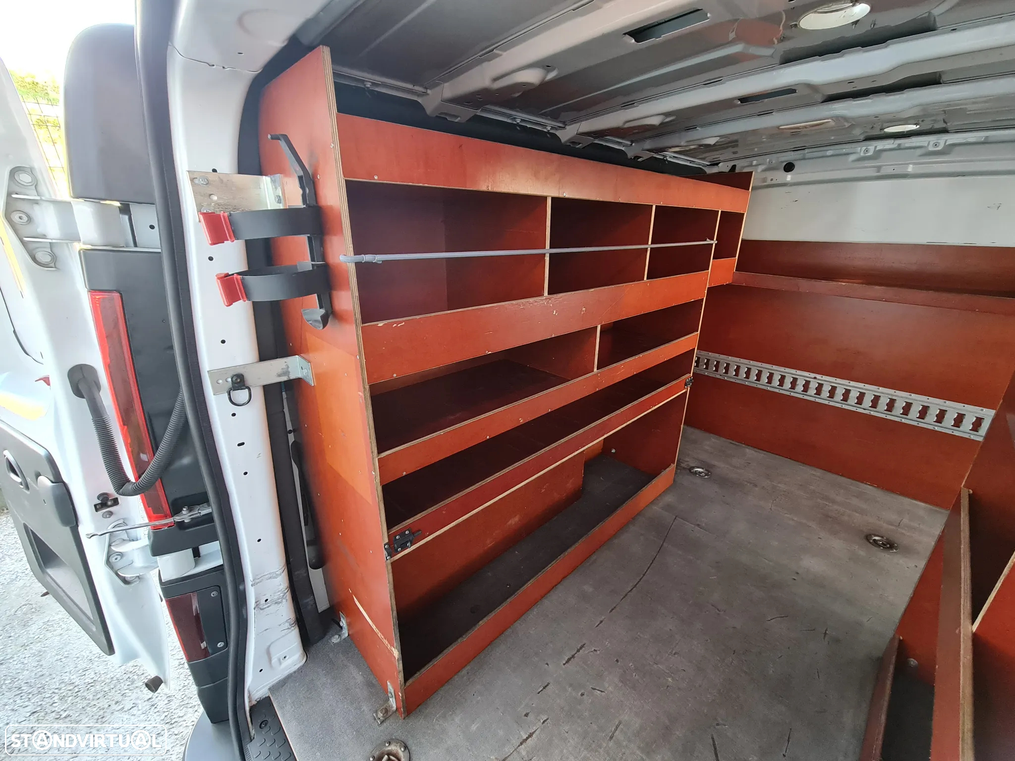 Renault TRAFIC 2.0 Dci 120CV * GPS/ AC/ IVA DEDUTÍVEL * - 16