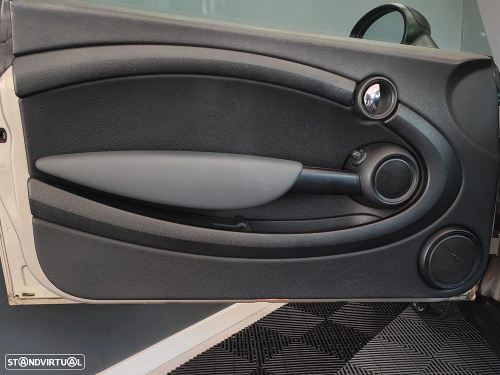 MINI 3 Portas One D - 15