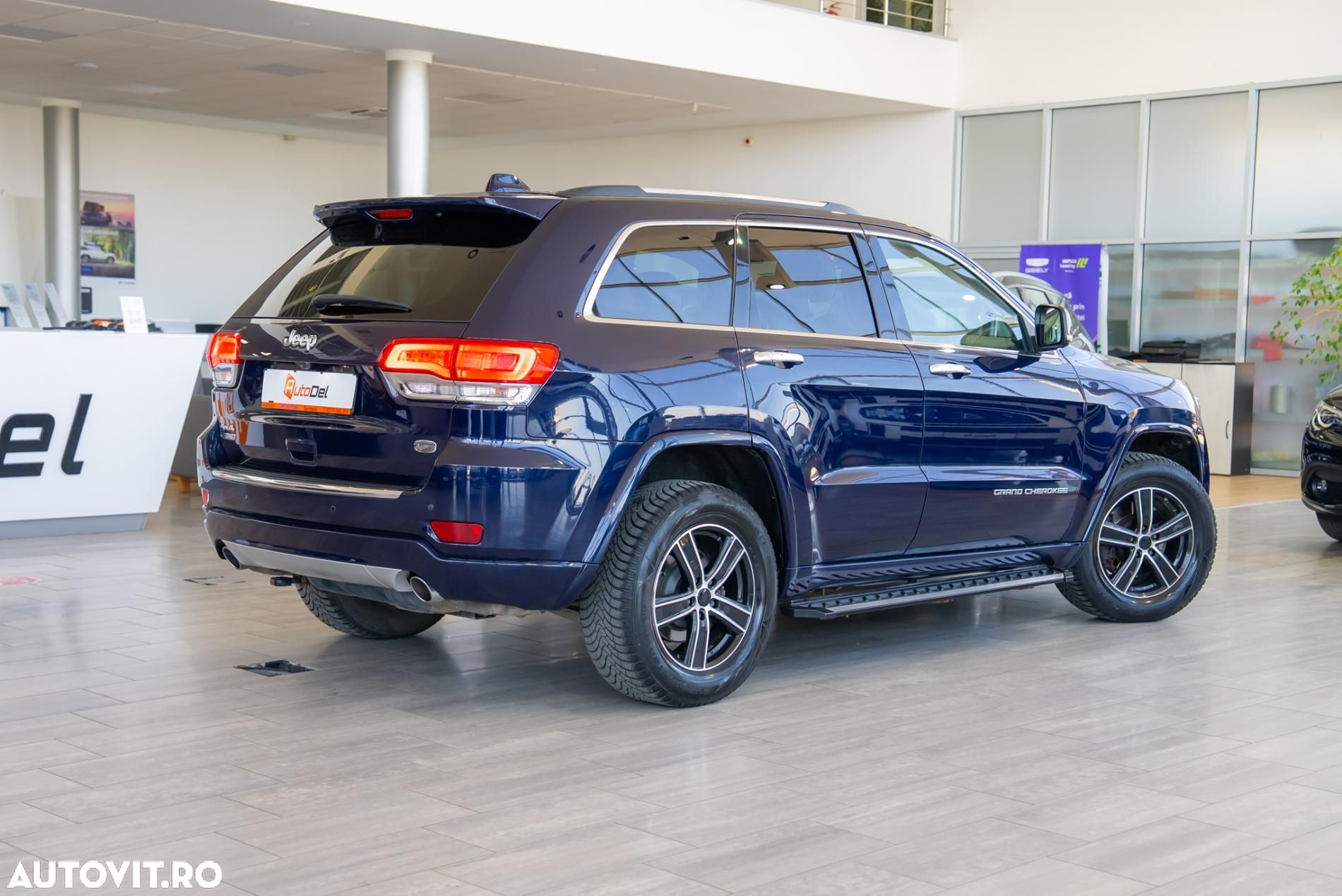 Jeep Grand Cherokee - 8