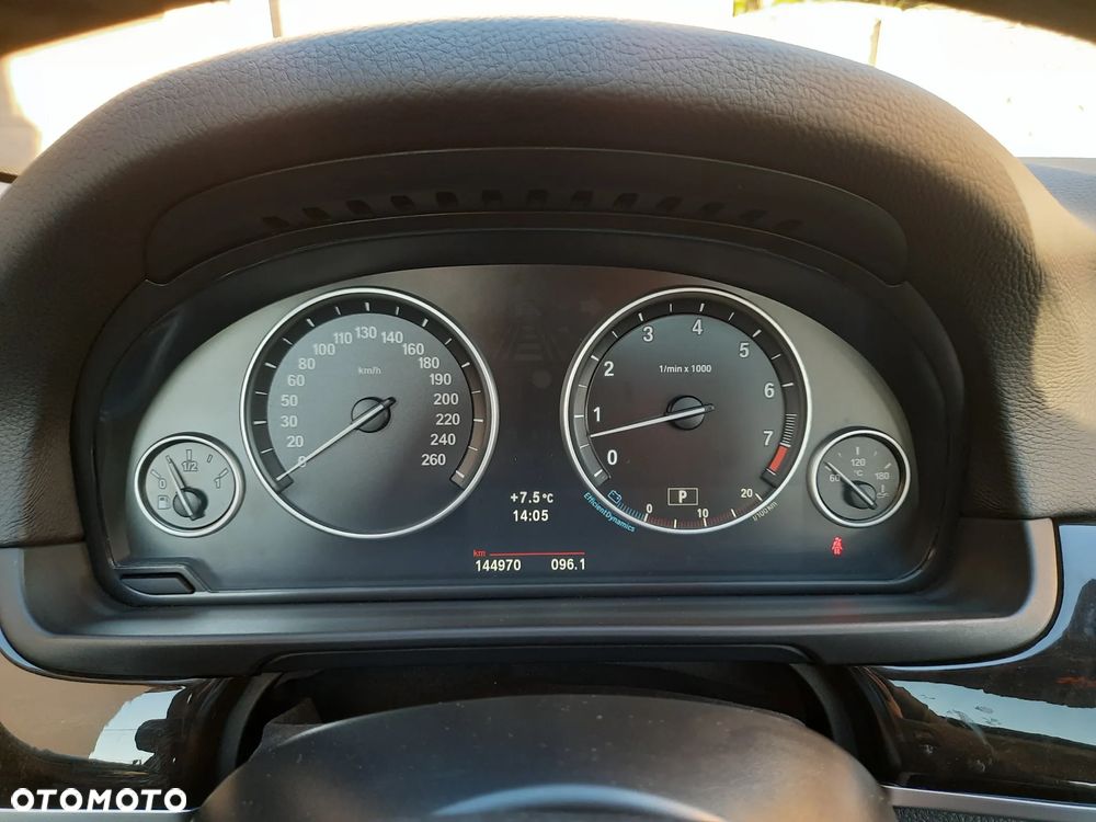 BMW Seria 5 528i - 27