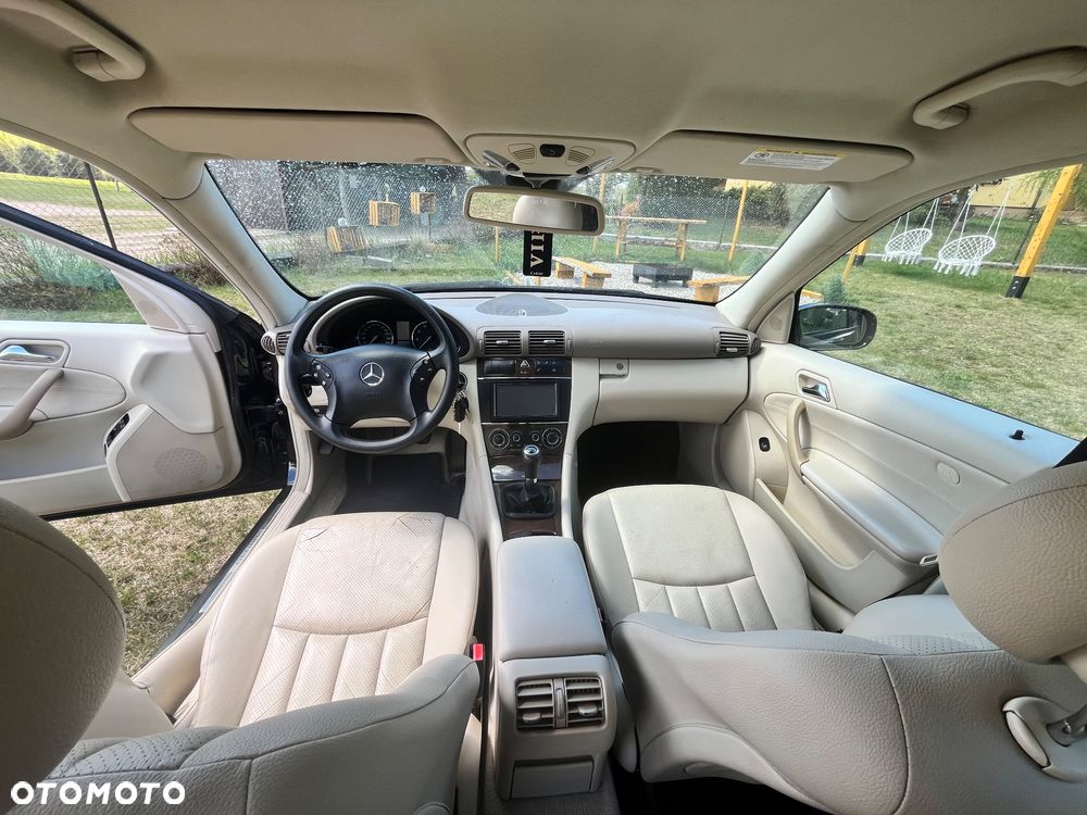 Mercedes-Benz Klasa C 180 T Kompressor Classic - 11