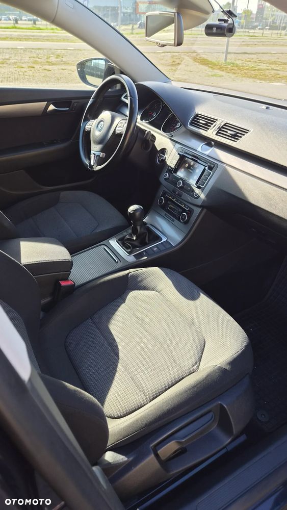 Volkswagen Passat 2.0 TDI BlueMotion Technology Comfortline - 16