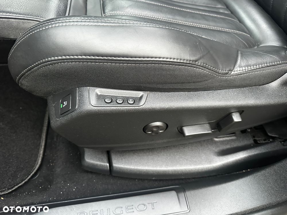 Peugeot 5008 PureTech 130 EAT8 Stop & Start Allure Pack - 16