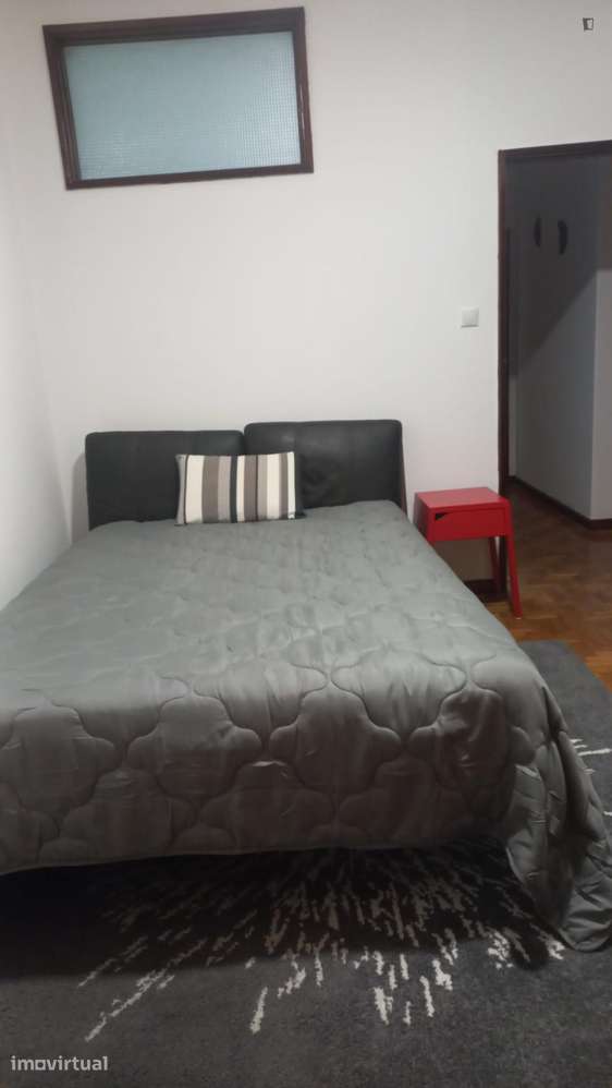 Quarto - localizado em Santo Ildefonso Porto - Grande imagem: 2/15
