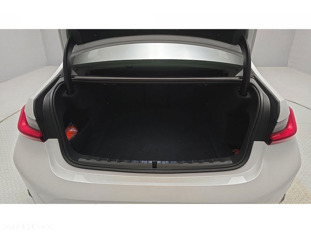 BMW Seria 3 320d xDrive mHEV M Sport - 24