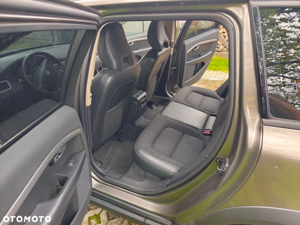 Volvo XC 70 D5 AWD Momentum - 9