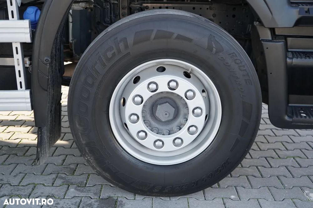 Iveco STRALIS 460 / 6X2 / LIVRARE 8,1 m + HDS FASSI. F185 CAPACITATE MAXIMĂ DE ÎNCĂRCARE 5.500 KG / RADIOCOMANDĂ / ROTATOARE - 20