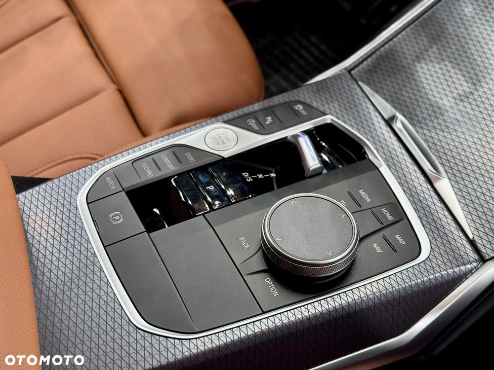 BMW Seria 3 330i xDrive M Sport - 12