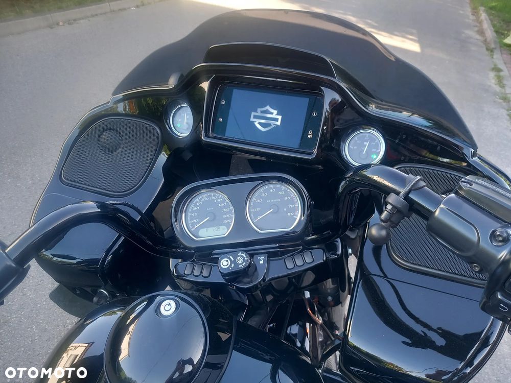 Harley-Davidson Touring Road Glide - 19