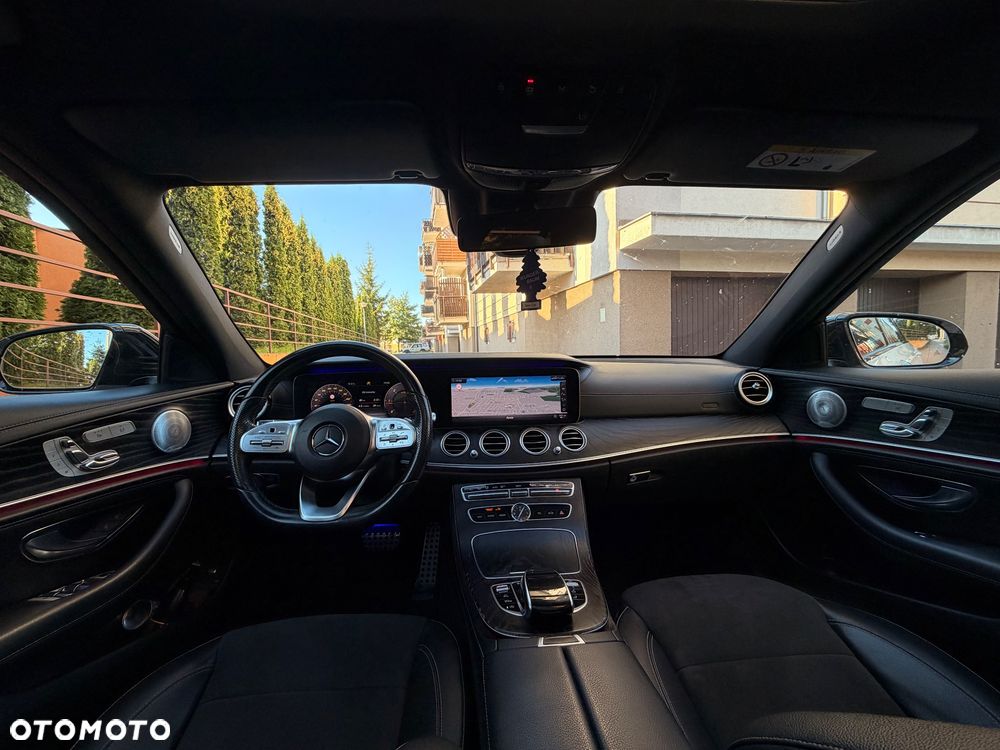 Mercedes-Benz Klasa E 220 d 4-Matic 9G-TRONIC - 24