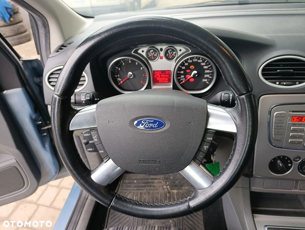Ford Focus 1.6 16V Ambiente - 16