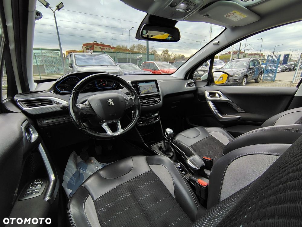 Peugeot 2008 1.2 Pure Tech Allure S&S - 7