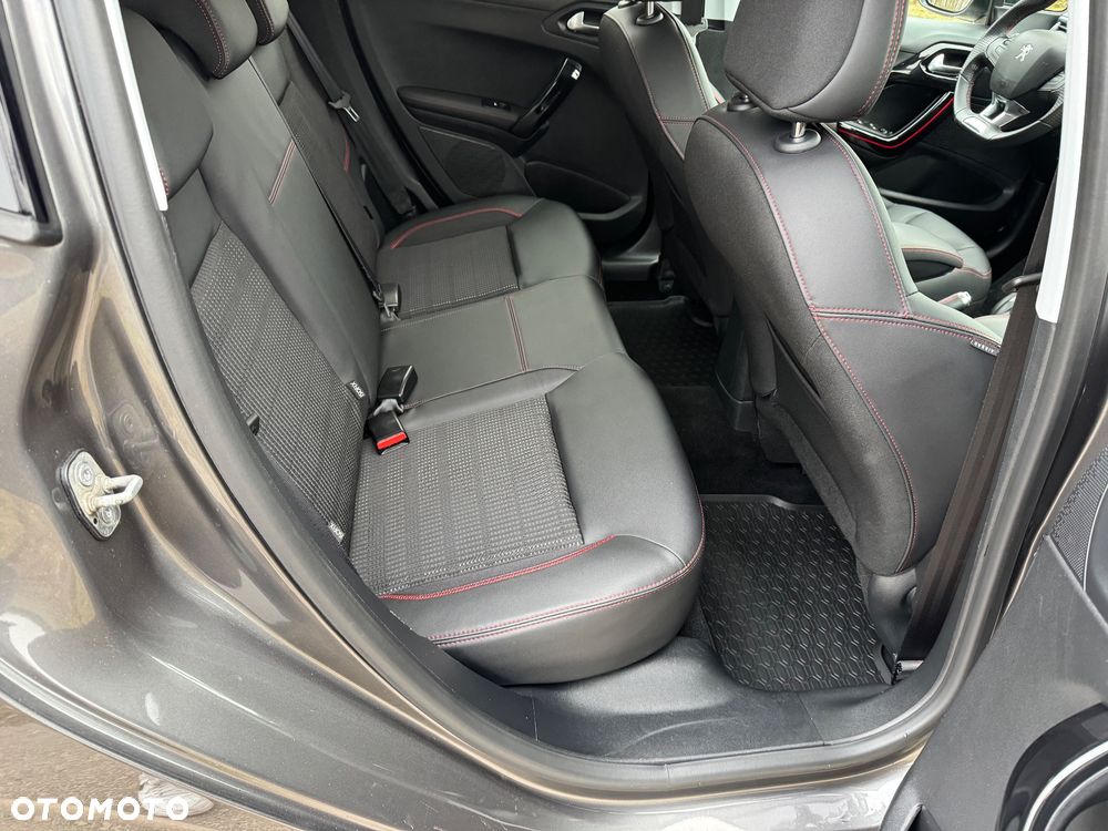 Peugeot 208 - 25
