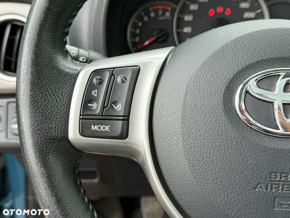 Toyota Yaris 1.33 Premium EU6 - 12