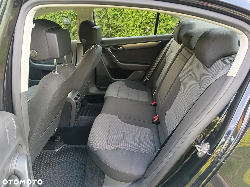 Volkswagen Passat 2.0 TDI DSG BlueMotion Technology Comfortline - 23