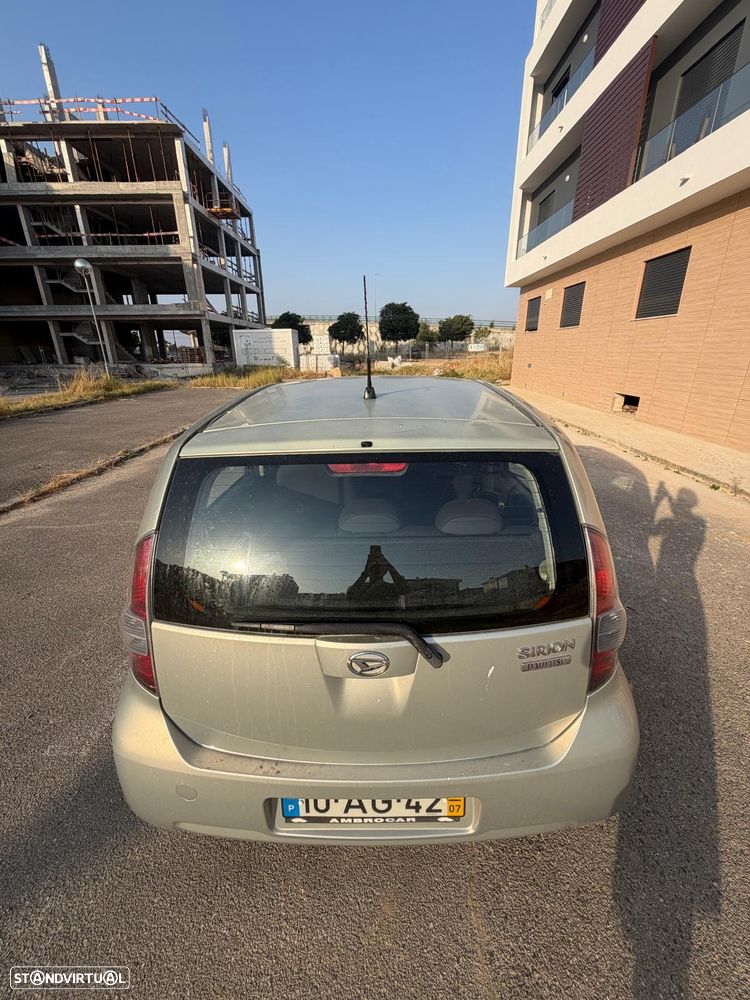 Daihatsu Sirion 1.0 - 6