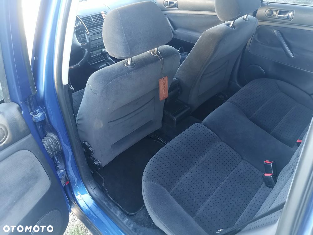 Volkswagen Passat 1.9 TDI Comfortline - 4