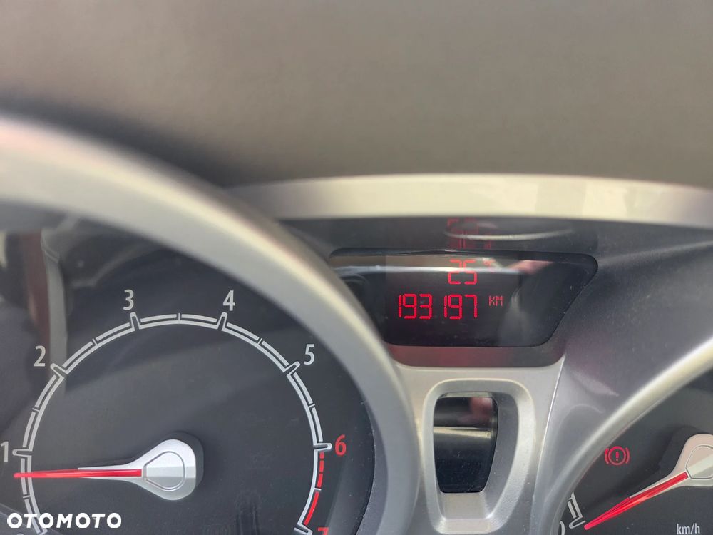 Ford Fiesta 1.3 Ghia - 14