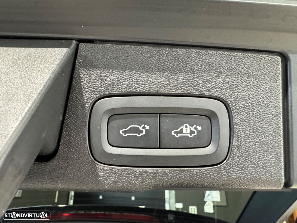Volvo XC 60 2.0 T6 PHEV Inscription AWD - 19