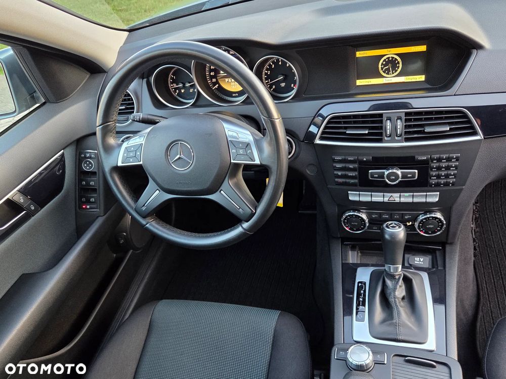 Mercedes-Benz Klasa C 180 BlueEFFICIENCY 7G-TRONIC Elegance - 29