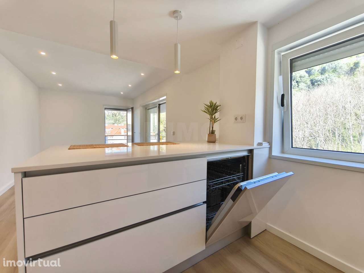 T2 Totalmente Remodelado | Zona Premium – Parque Verde - Coimbra - Grande imagem: 2/23