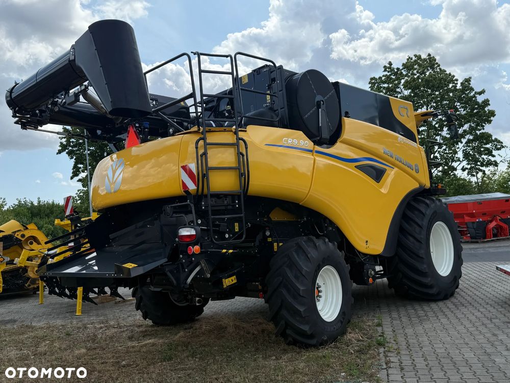 New Holland CR9.90 - 18