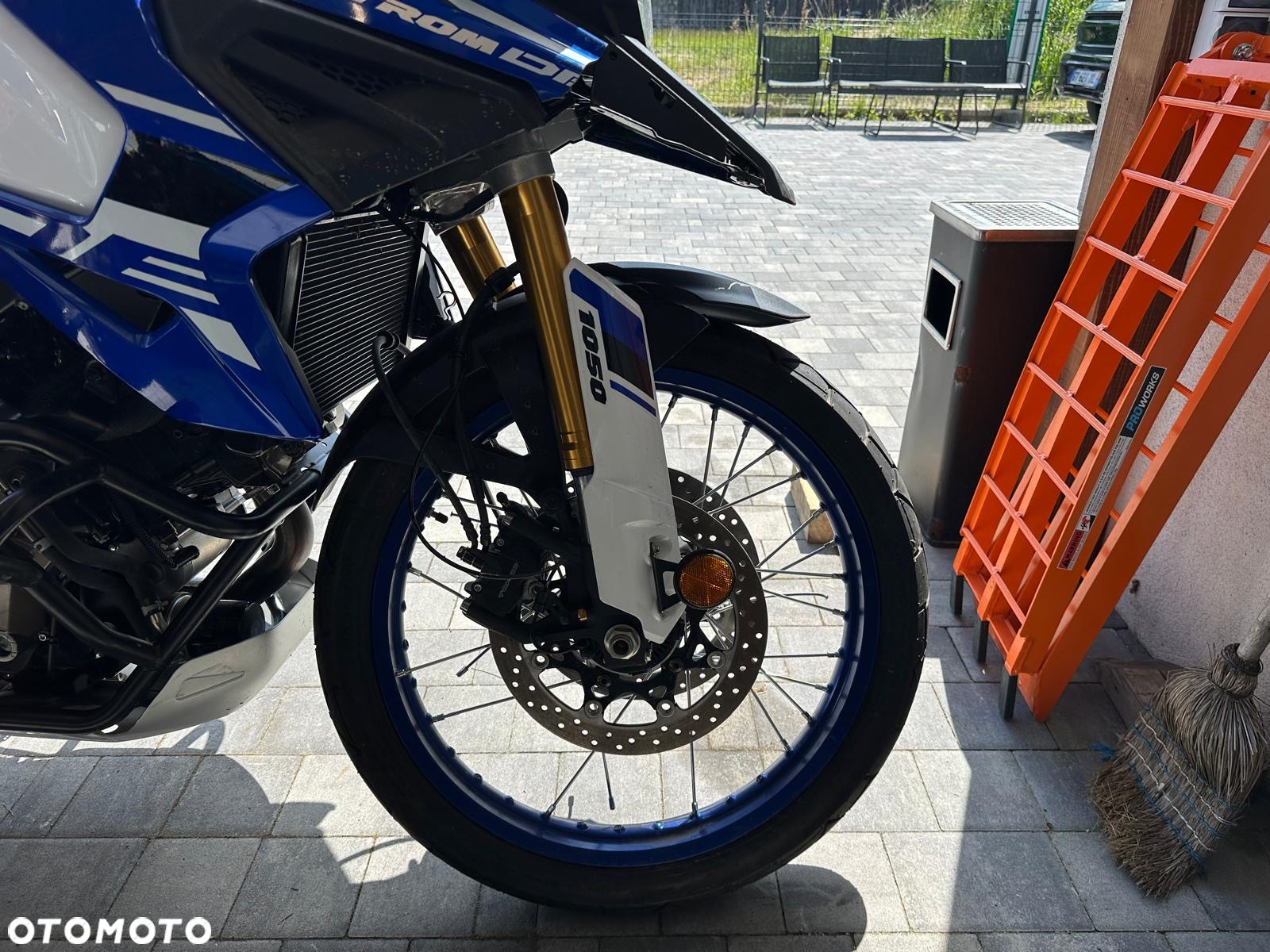 Suzuki DL - 10