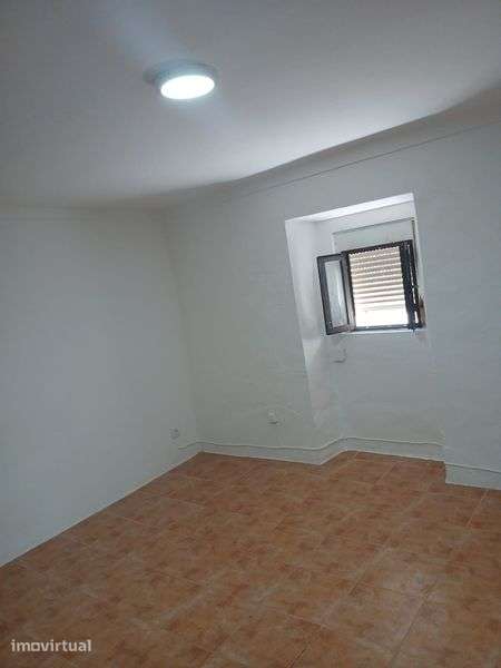 Vende-se casa renovada - Grande imagem: 3/6
