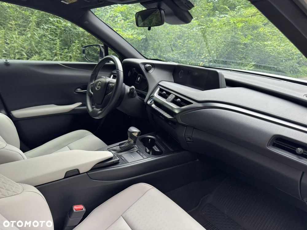 Lexus UX - 8
