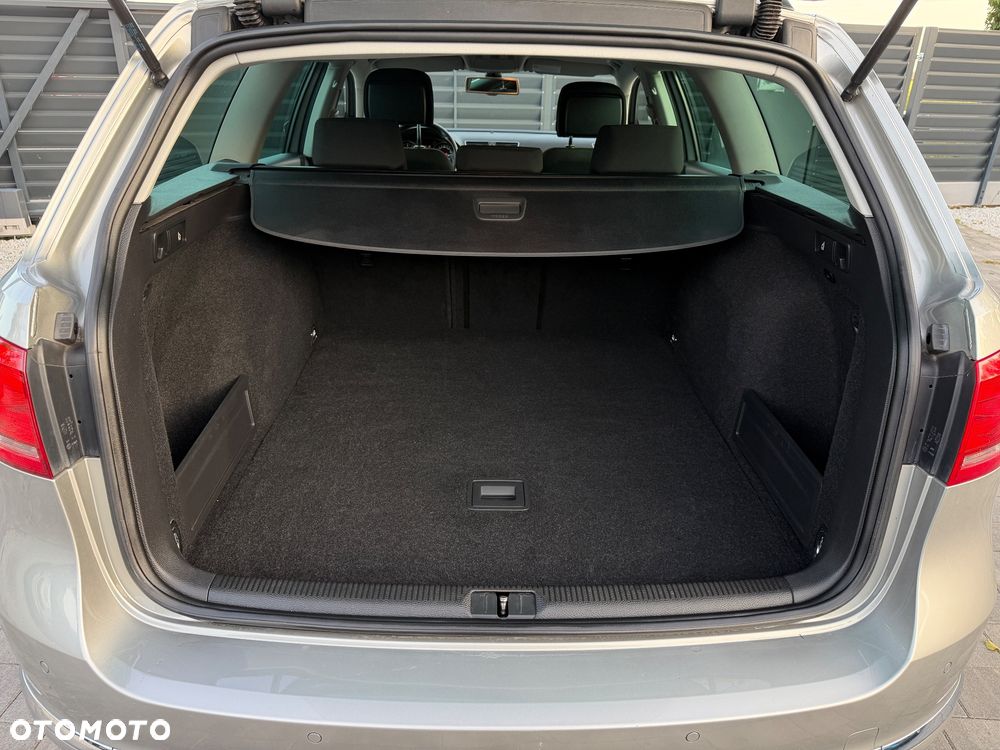 Volkswagen Passat - 25